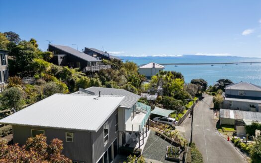 18 Poynters Crescent