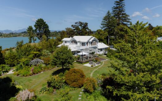Te Koi The Lodge, 133 Bronte Road East